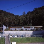 Floating Roof House by Tezuka Architects